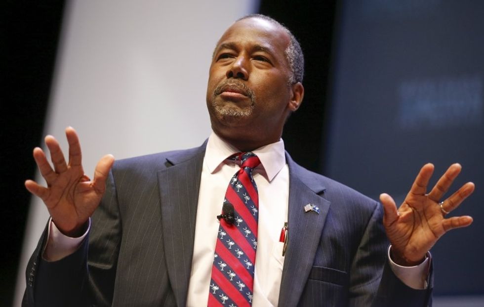 Republican Candidate Carson Says Muslims Unfit To Be U.S. President