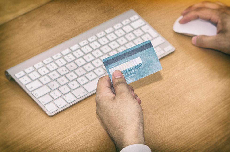 How To Protect Yourself From Online Shopping Scams During The Holidays