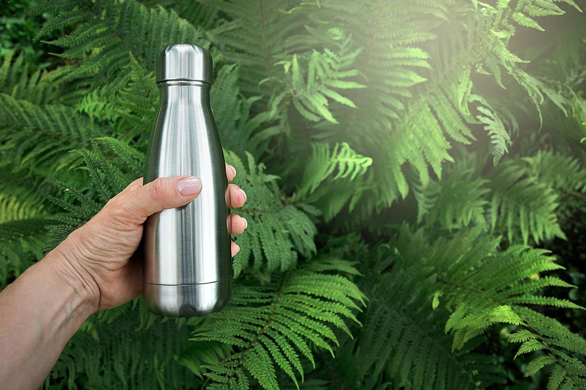 La moda green ci spinge a bere tutto dalla lattina. Pure acqua, vino e... aria