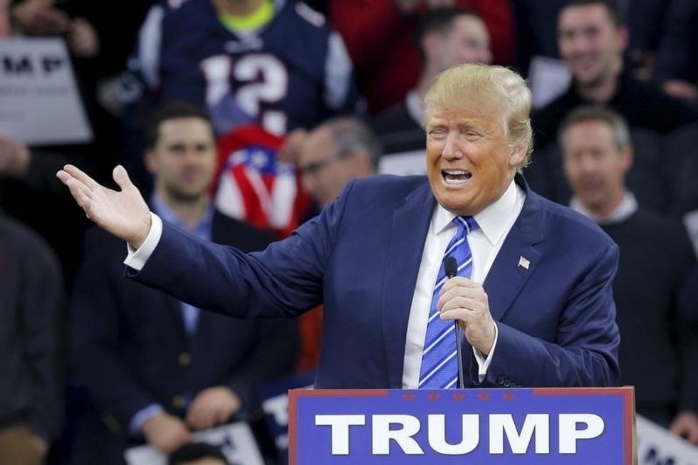 Donald Trump Attacks Hillary Using Old Photo Of Her With Bill Cosby