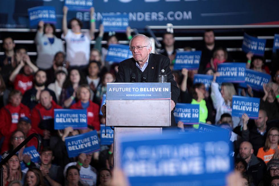 With Iowa Vote Approaching, Bernie Sanders Is Gaining Steam