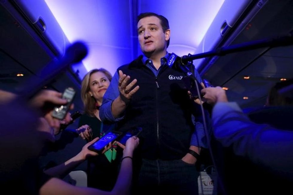 Republican Cruz Apologizes For Email Implying Carson Might Exit Race