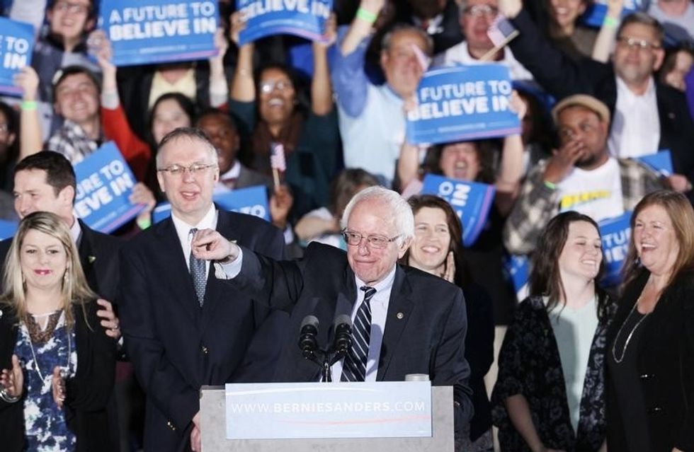 Trump, Sanders Ride U.S. Anti-Establishment Tide To New Hampshire Win