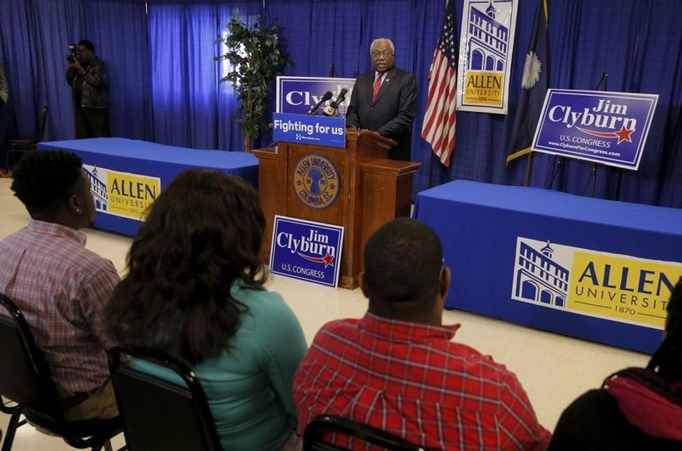 Key South Carolina Democrat Clyburn Endorses Clinton For President