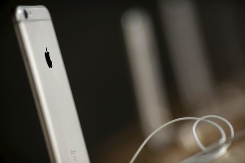 Exclusive: San Bernardino Victims To Oppose Apple On iPhone Encryption