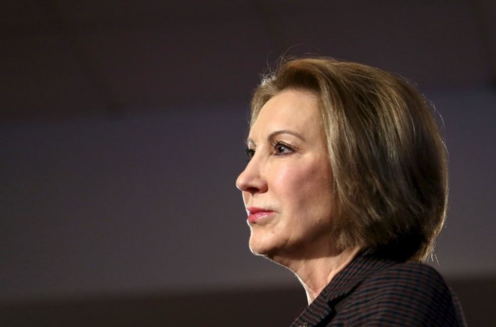 Former Republican Rival Fiorina Backs Cruz’s White House Bid