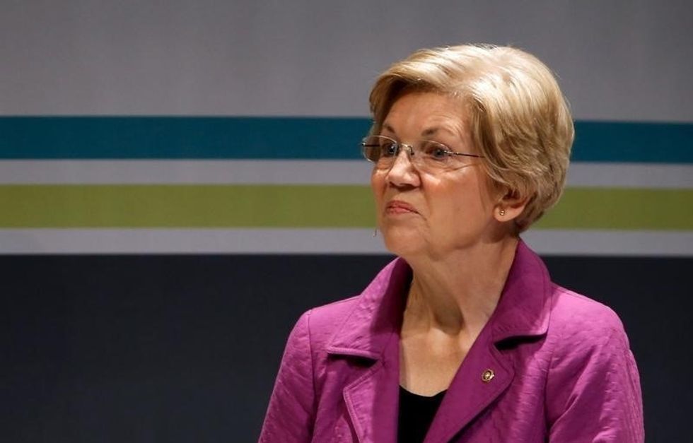 Elizabeth Warren Calls Donald Trump A Loser On Twitter, Facebook