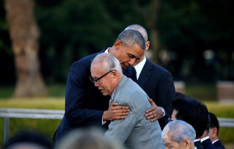 Obama mourns dead in Hiroshima, calls for world without nuclear arms