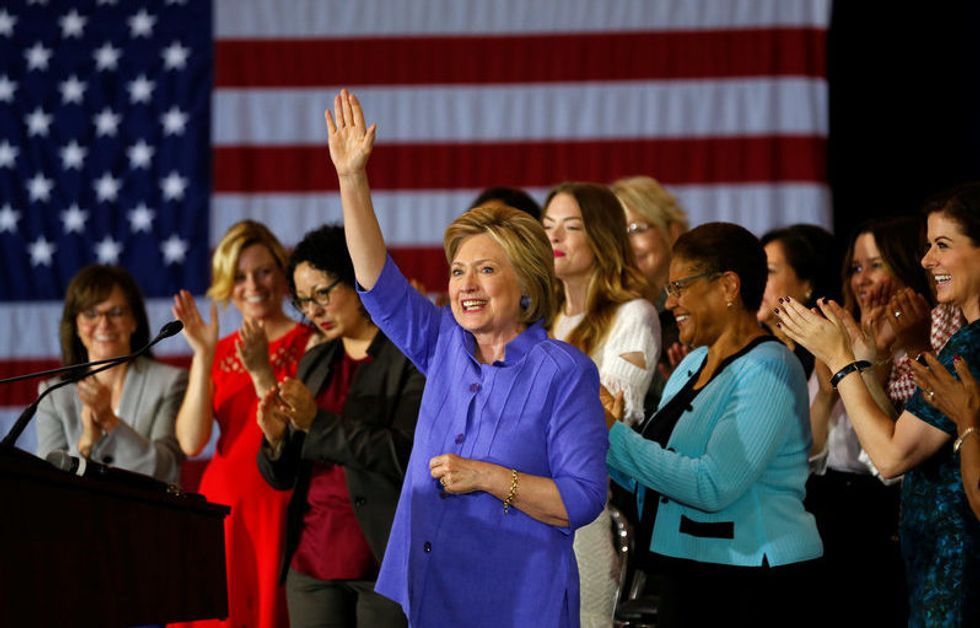 Clinton Opens Up Double-Digit Lead Over Trump Nationwide: Reuters/Ipsos Poll