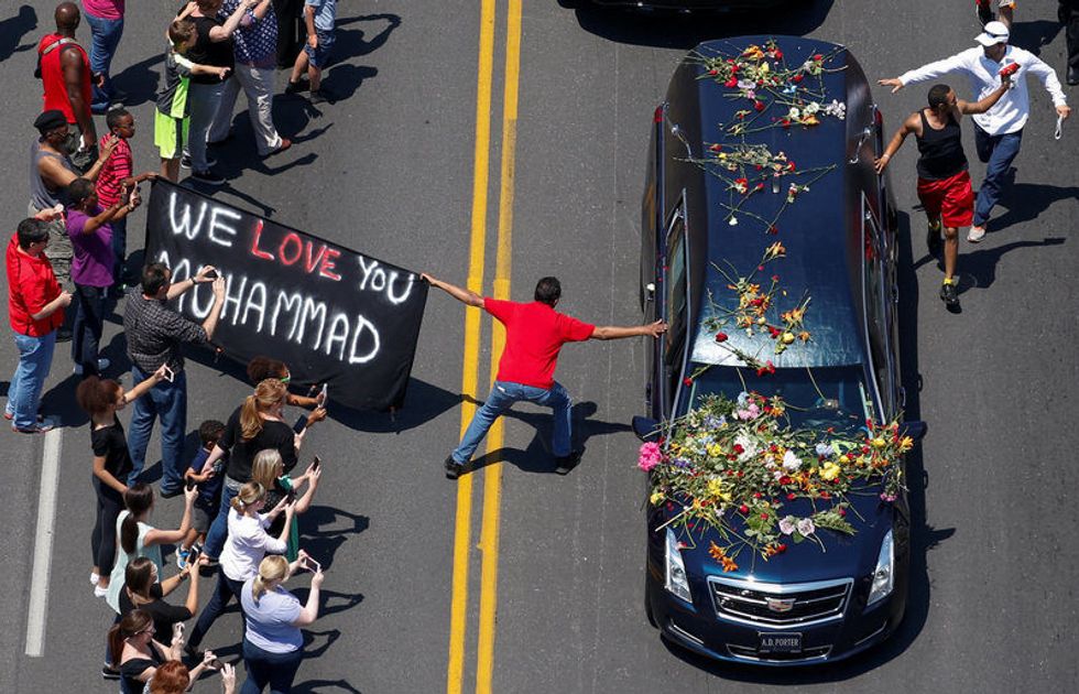 Muhammad Ali Feted By The Famous And Fans In Final Farewell