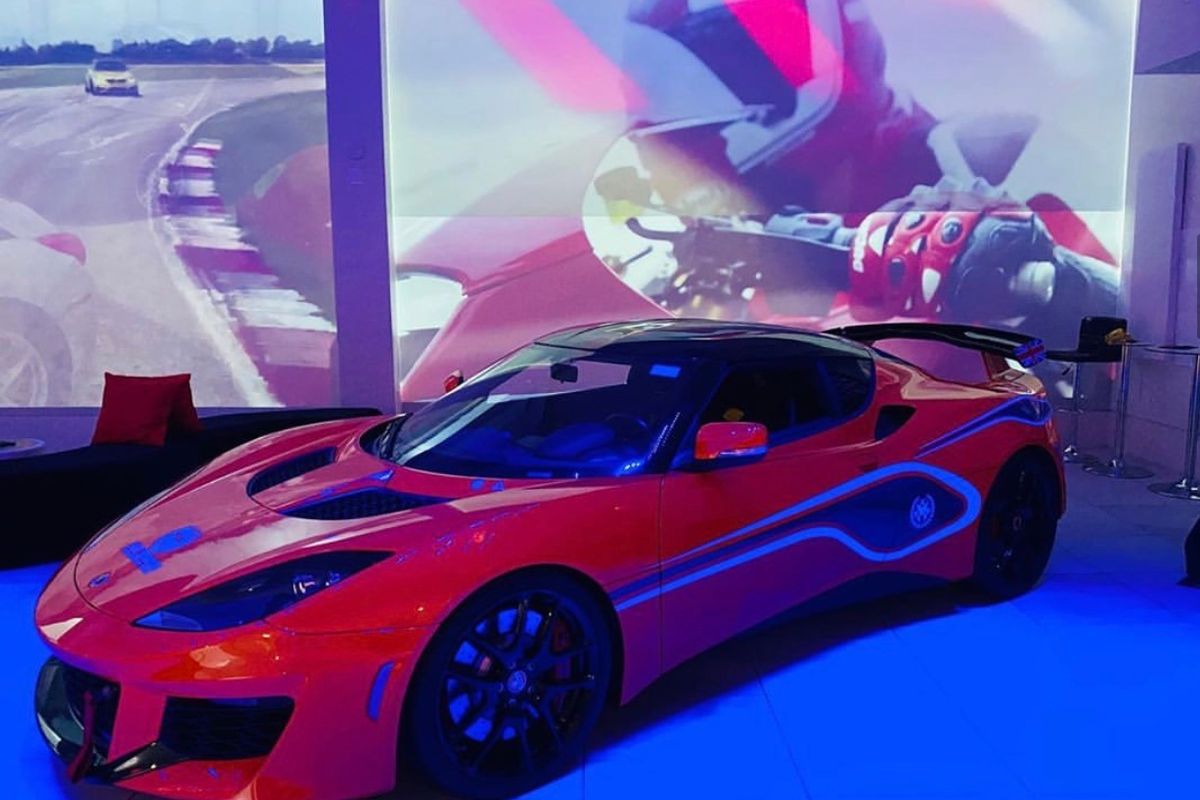 Houstonians rev engines and fulfill fantasies at private racetrack
