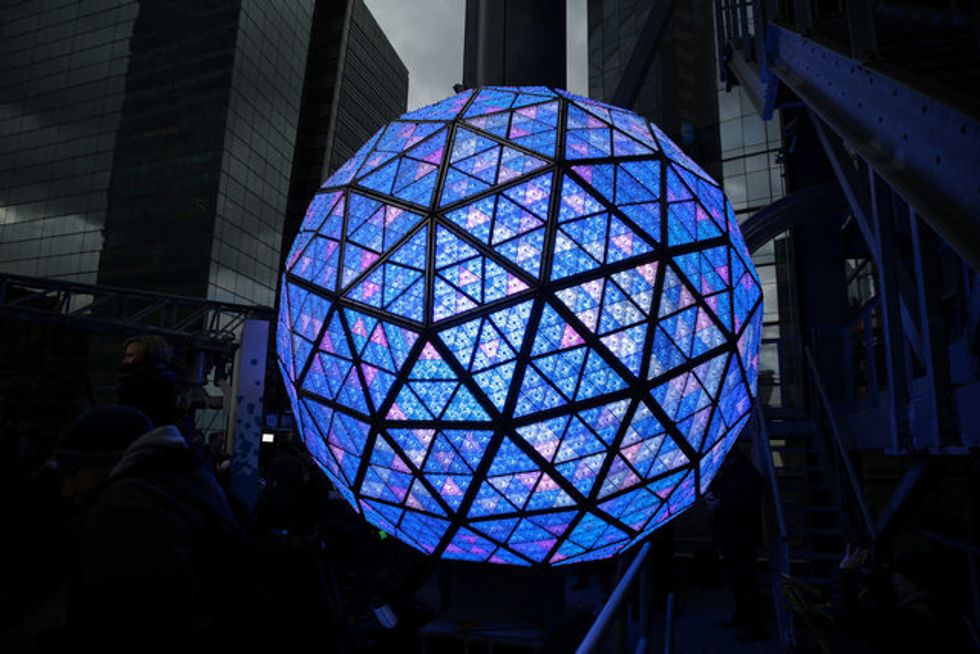 Times Square Heats Up Ahead Of New Year’s Eve Revelry