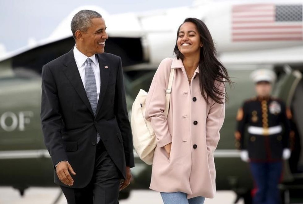 Obama Gave His Daughter A Kindle And Filled It With Books