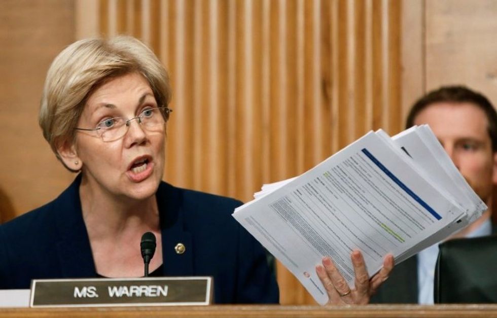 Elizabeth Warren Forcefully Challenges Trump’s Labor Nominee