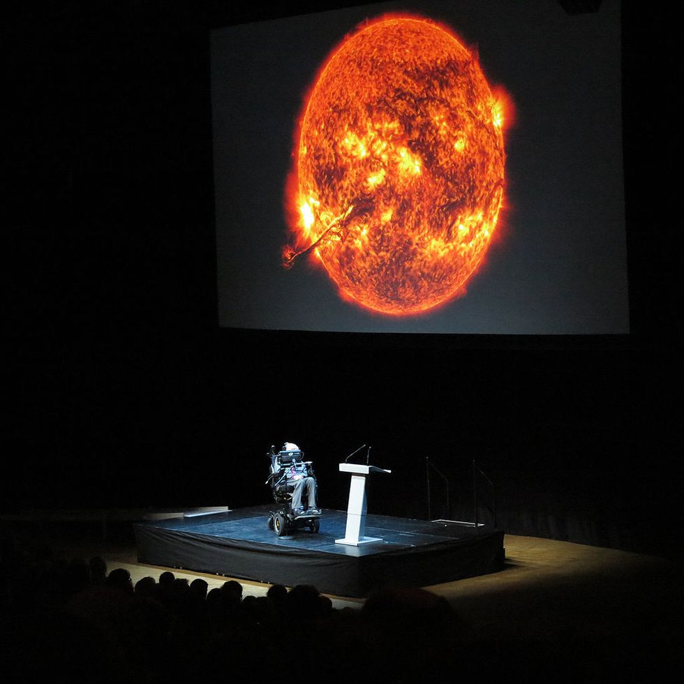 Stephen Hawking Warns Trump Withdrawal From Climate Deal Could Turn Earth’s Temperature To 250 Degrees And Bring Sulphuric Acid Rain