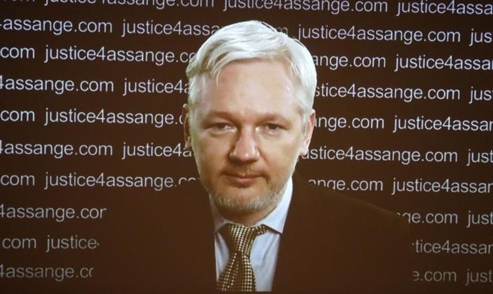 Wikileaks’ Assange Messages Fake Hannity Account With ‘News’ On Sen. Warner