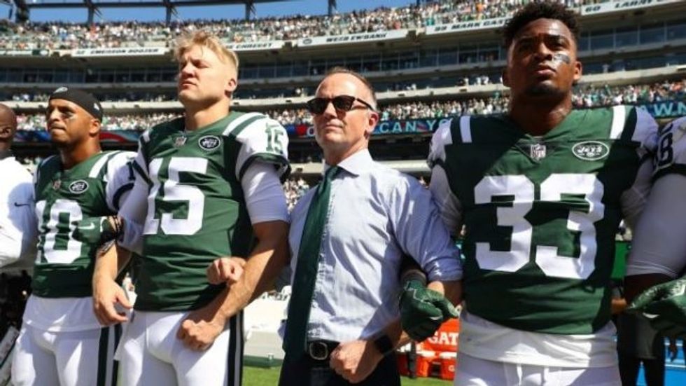 NY Jets Owner Defies NFL On National Anthem Fines