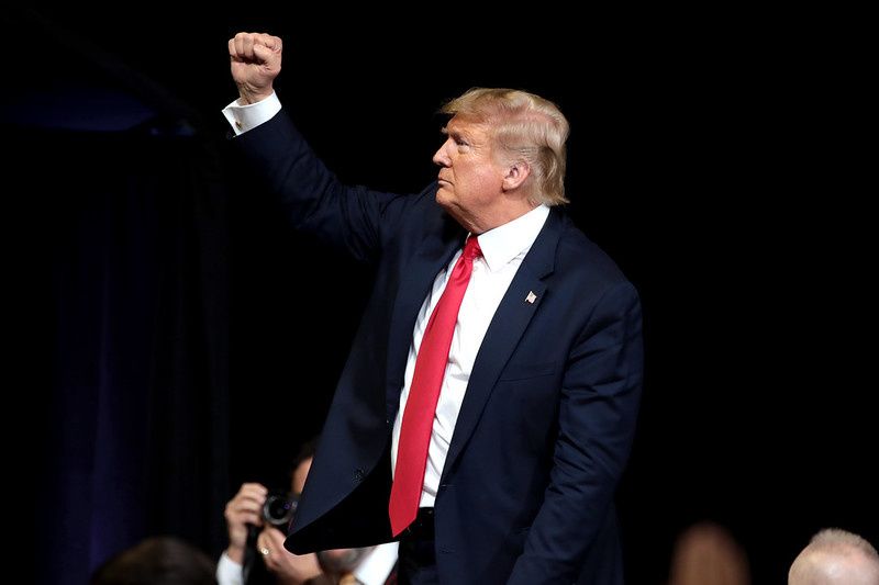 Donald Trump, Twitter, Klausutis