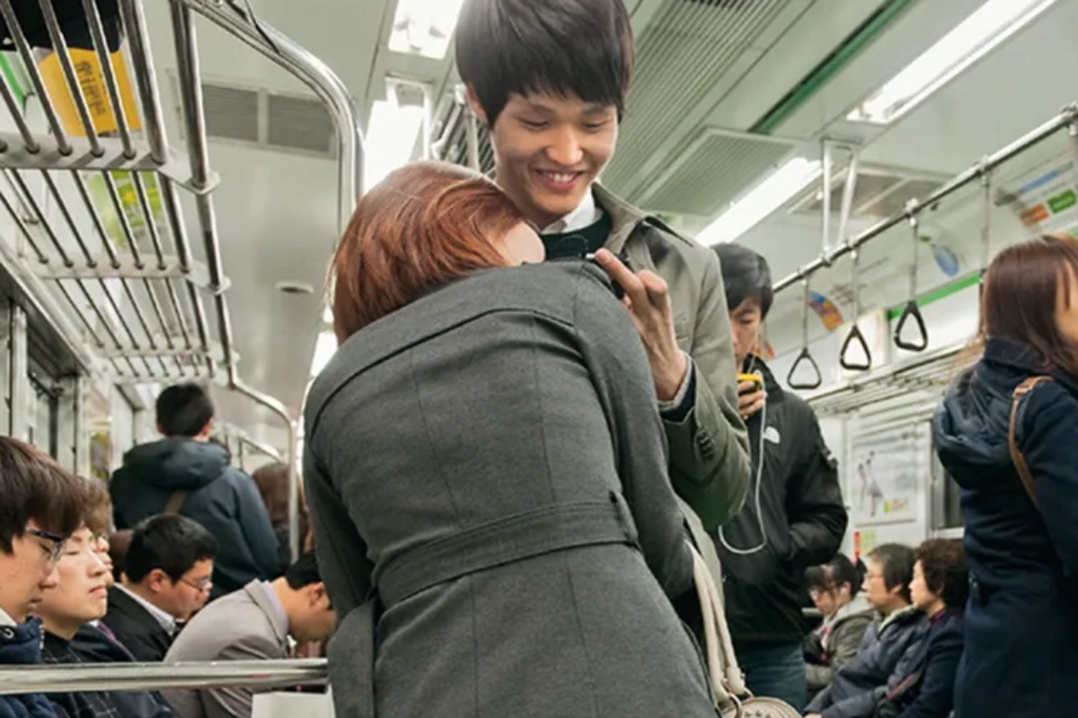 10 photographs that boldly show how very different life is in the 2 Koreas