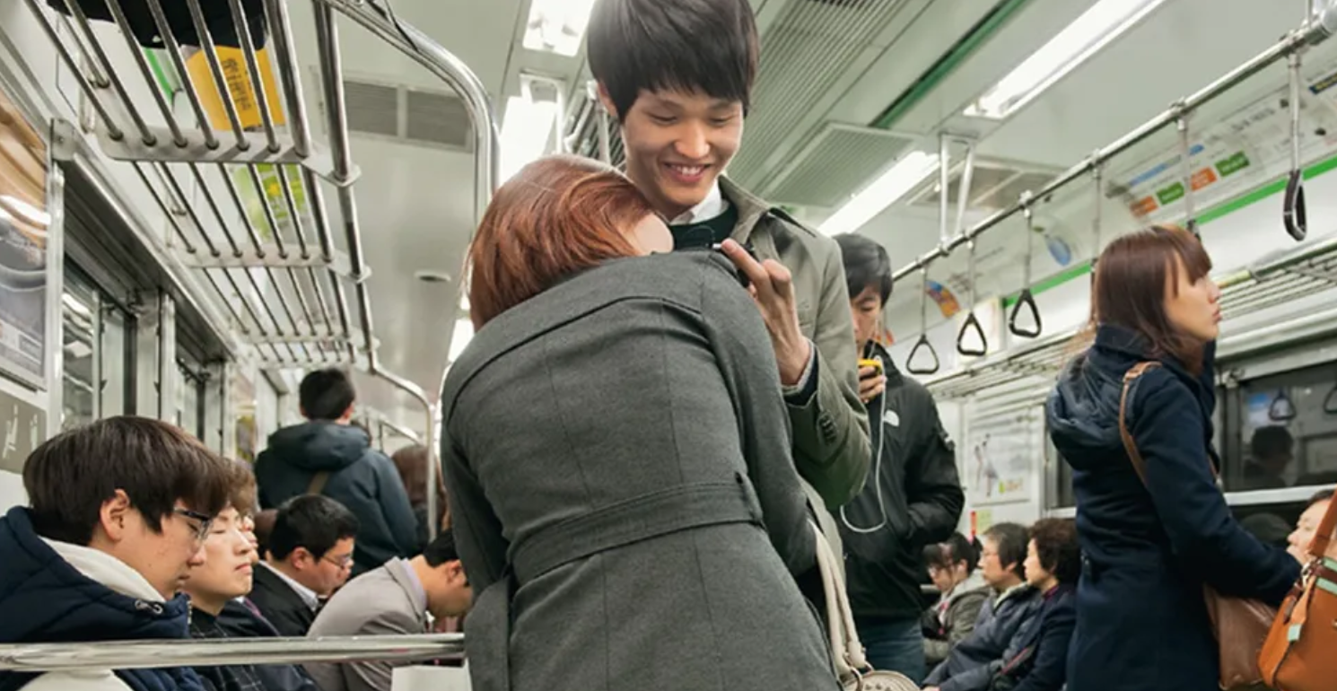 10 photographs that boldly show how very different life is in the 2 Koreas