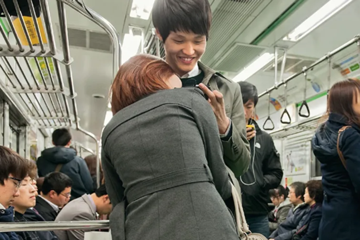 10 photographs that boldly show how very different life is in the 2 Koreas