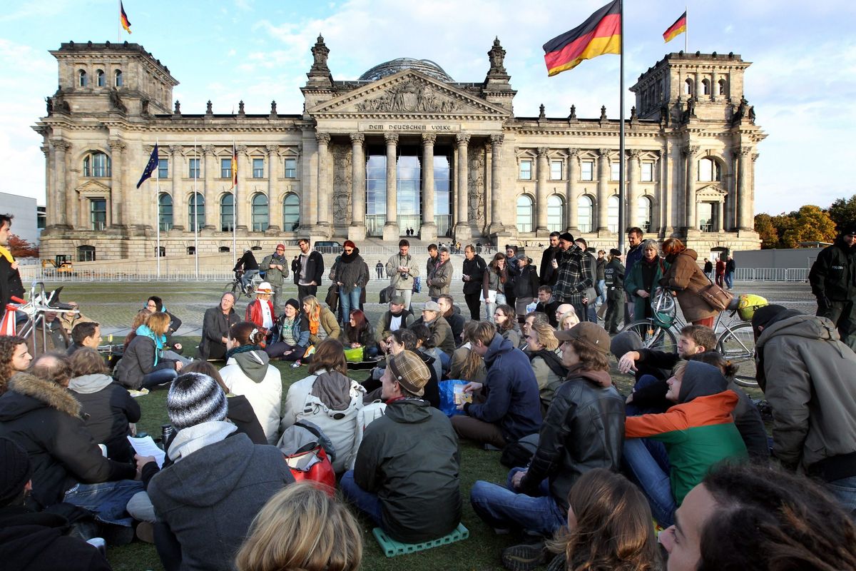 Aiuto, crolla la Germania. La Merkel lascia solo macerie