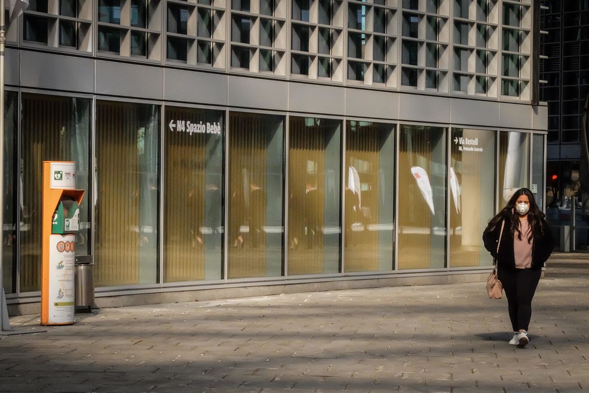 Contagiato assessore della Lombardia ma per Sala tutto ok: riaperto il Duomo