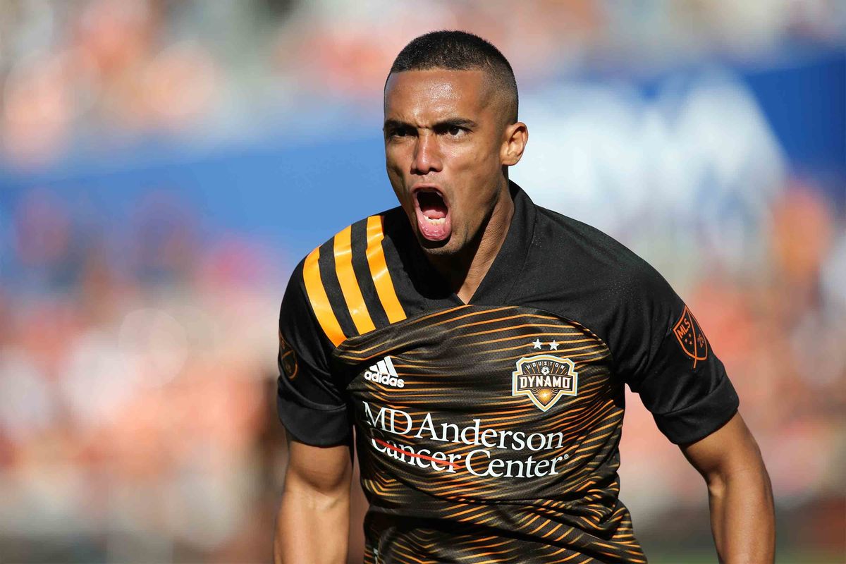 Dynamo tie LA Galaxy in sold out opener; Real Madrid take El Clasico and La Liga lead