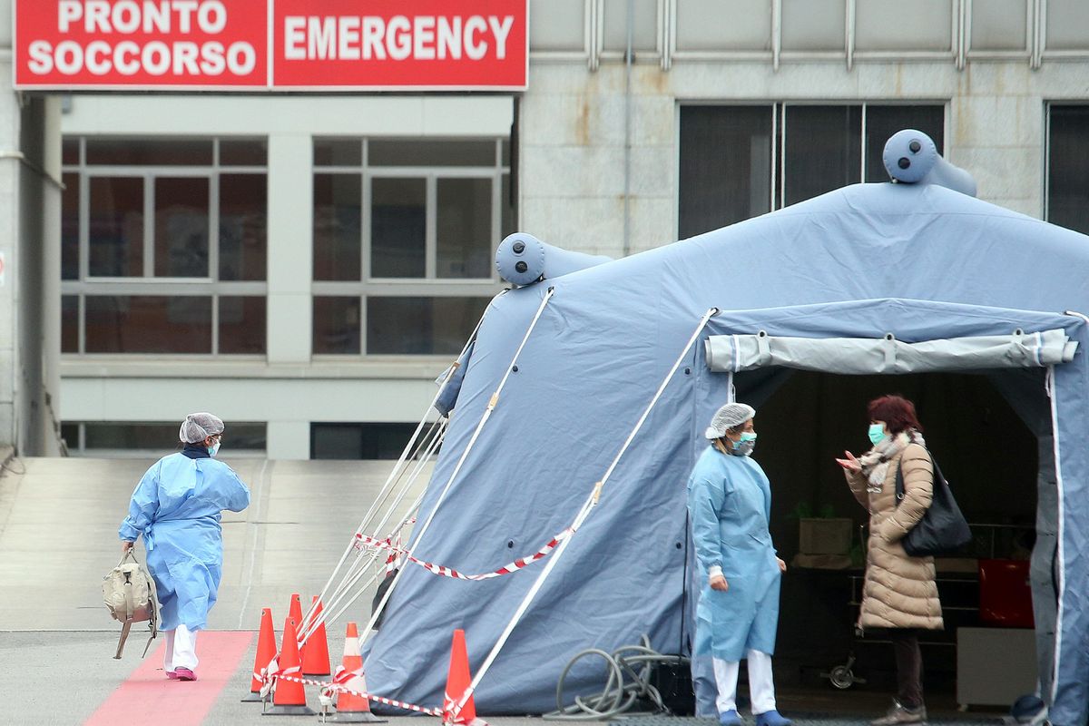 Dopo un decennio di tagli alla sanità abbiamo meno armi contro il virus