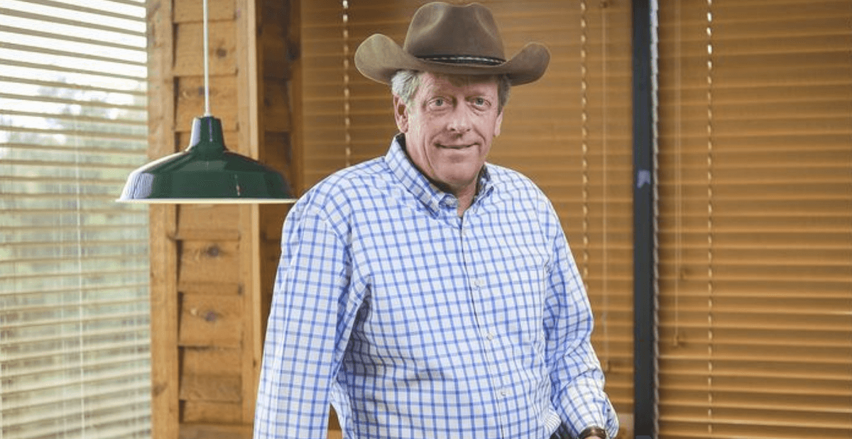 Texas Roadhouse CEO giving up his salary and bonus to pay workers