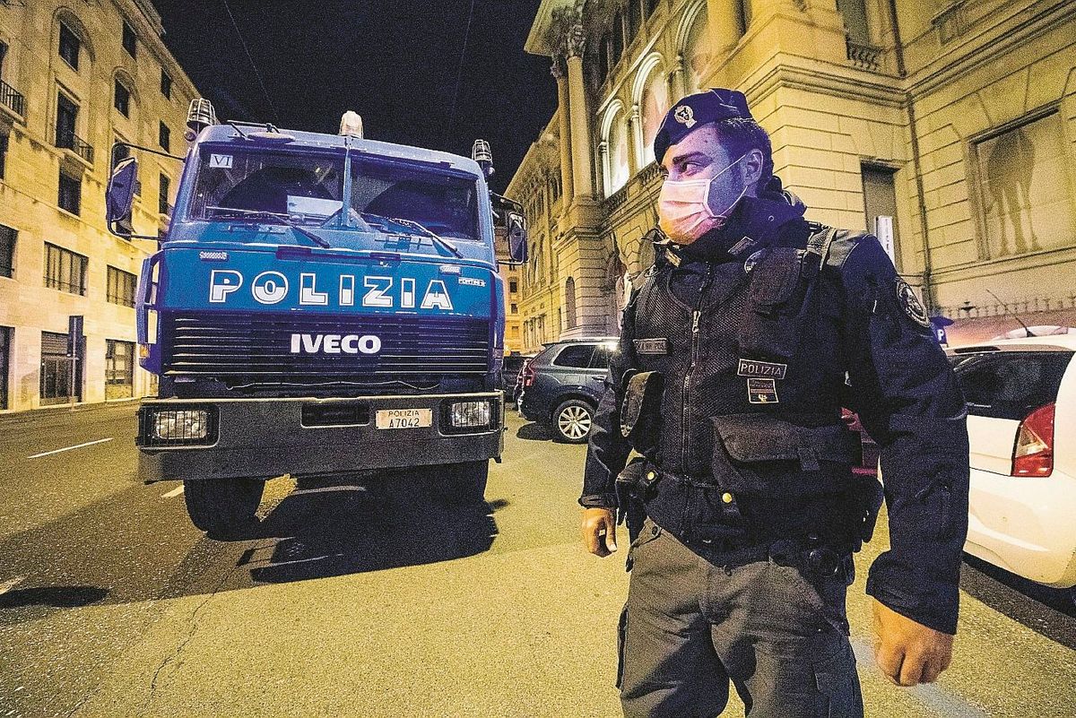 Ci rinchiudono fino all’estate, ma senza dirlo