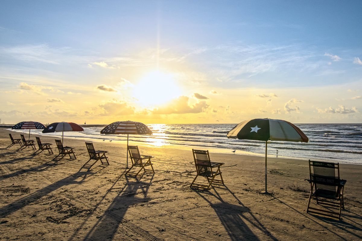 Galveston closes all public beaches to fight the spread of COVID-19