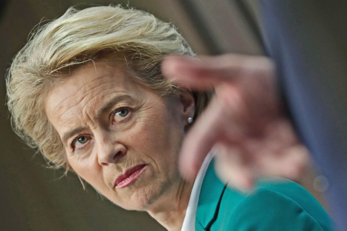 Al diavolo l'Ue, facciamo da soli un megabond per salvare l'Italia