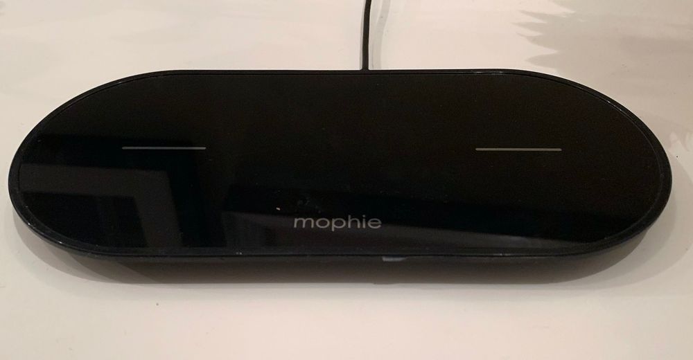 Review: Mophie Dual Wireless Charging Pad for Apple devices 