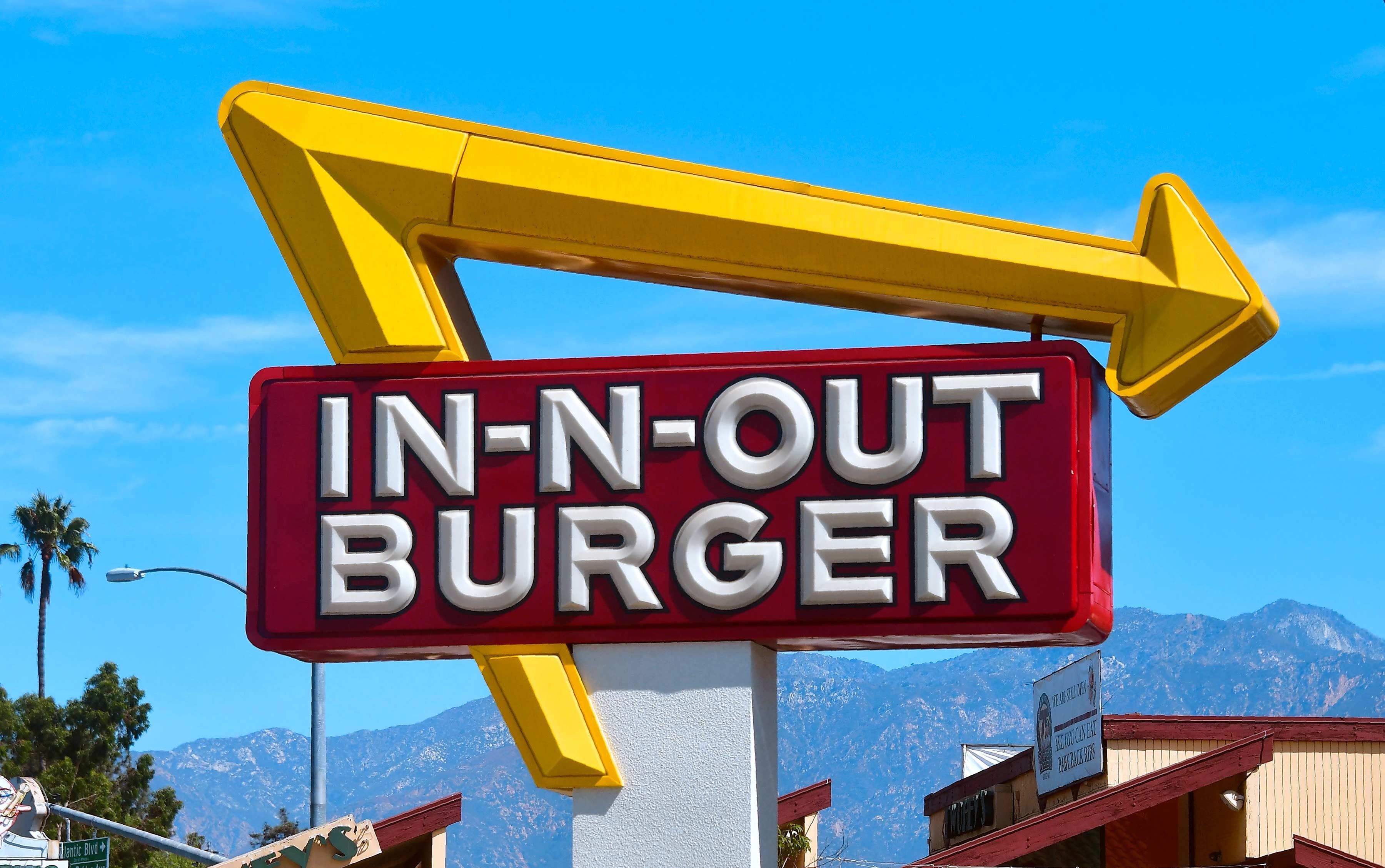 In-N-Out sign.