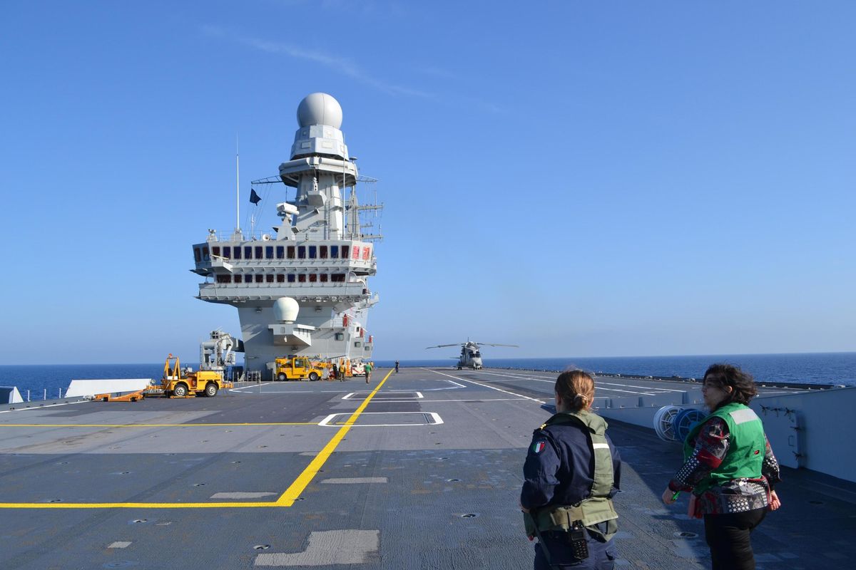 Salpa verso la Libia l'inutile flotta europea: l'operazione Irene nasce zoppa