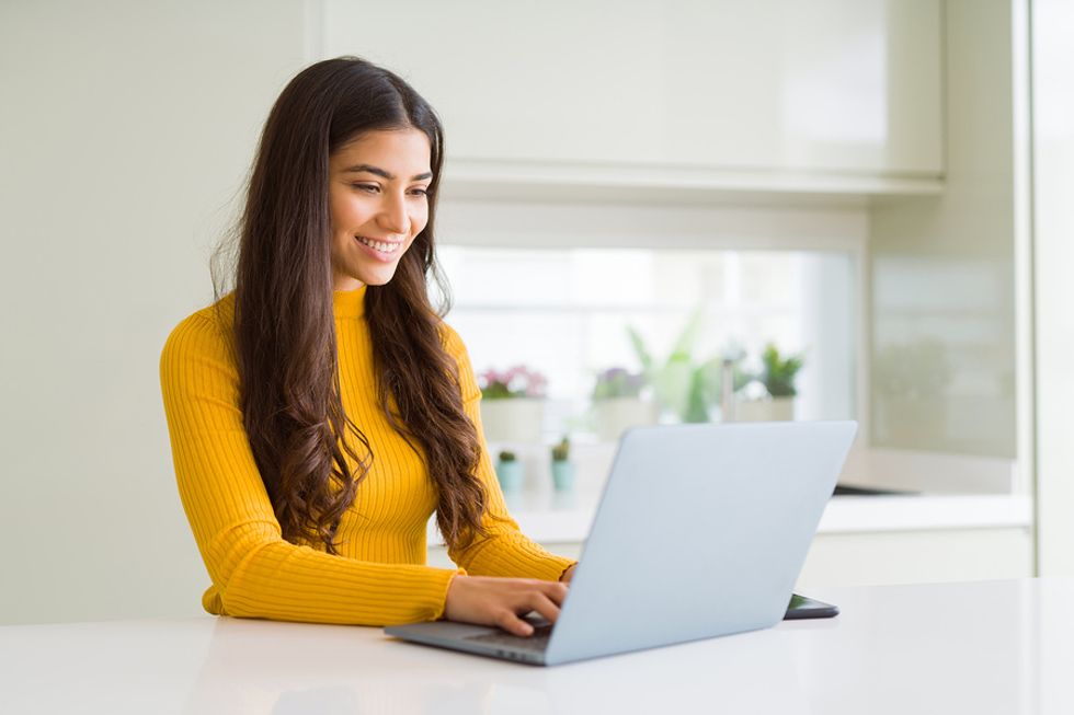 Woman writes and formats her resume to get it past the ATS