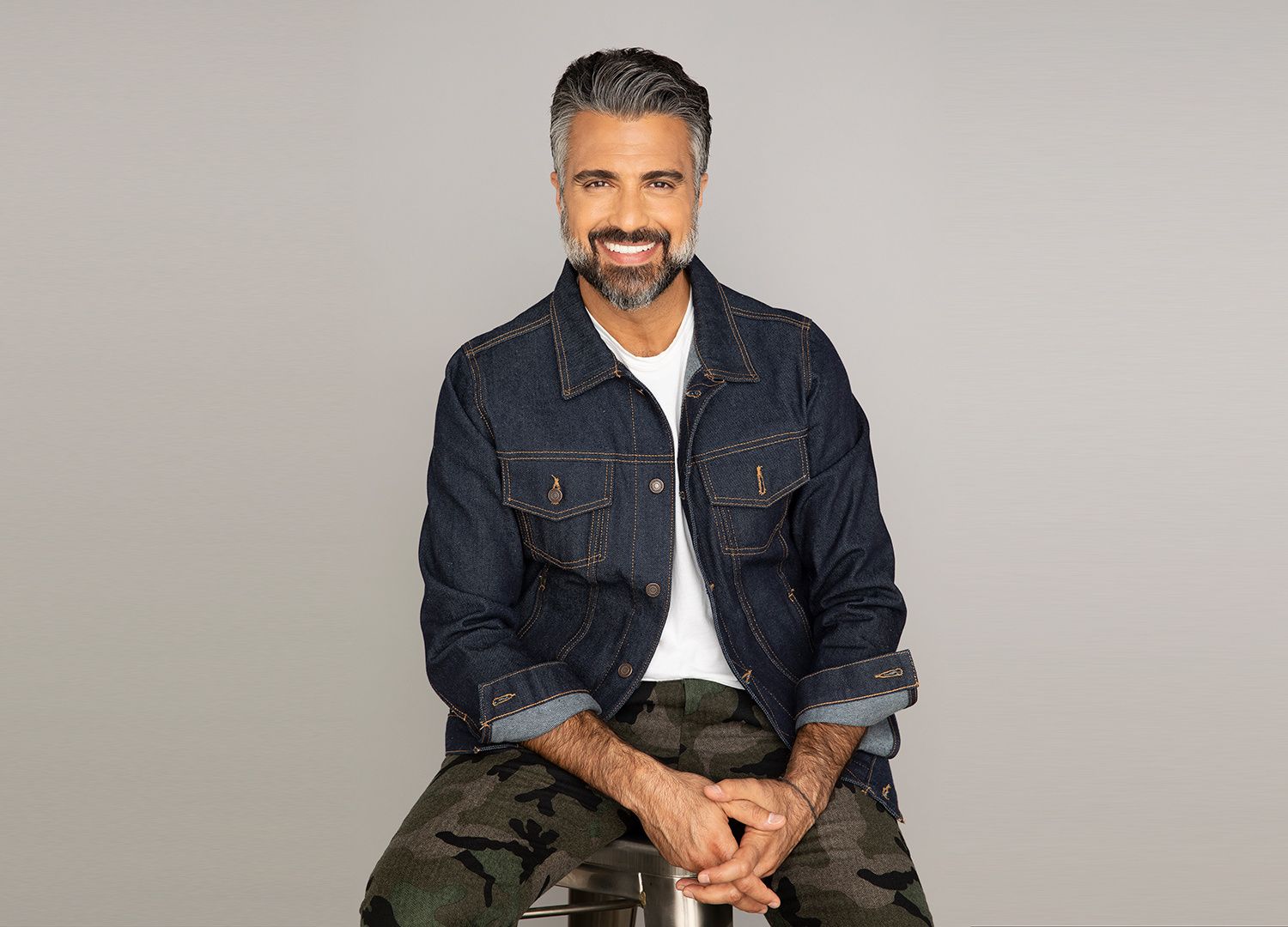 Actor Jamie Camil smiling