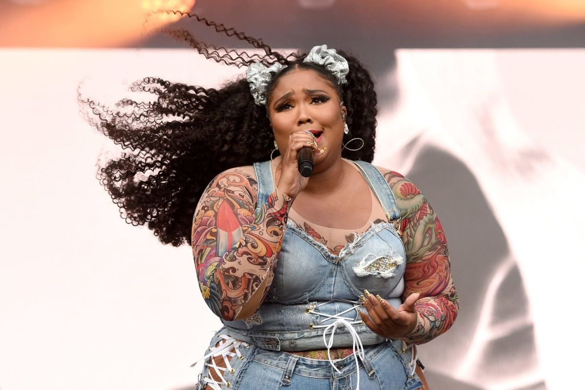 Lizzo Buys Lunch For Hospital Workers