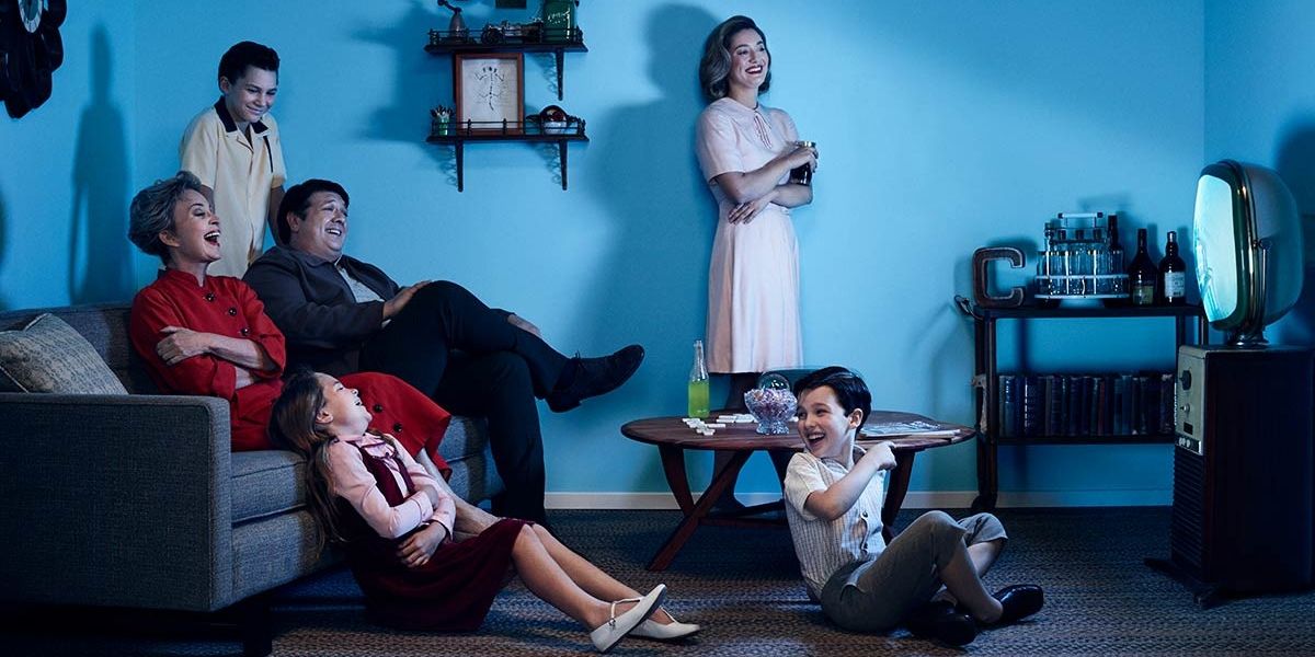 The cast of Young Sheldon watching vintage TV.