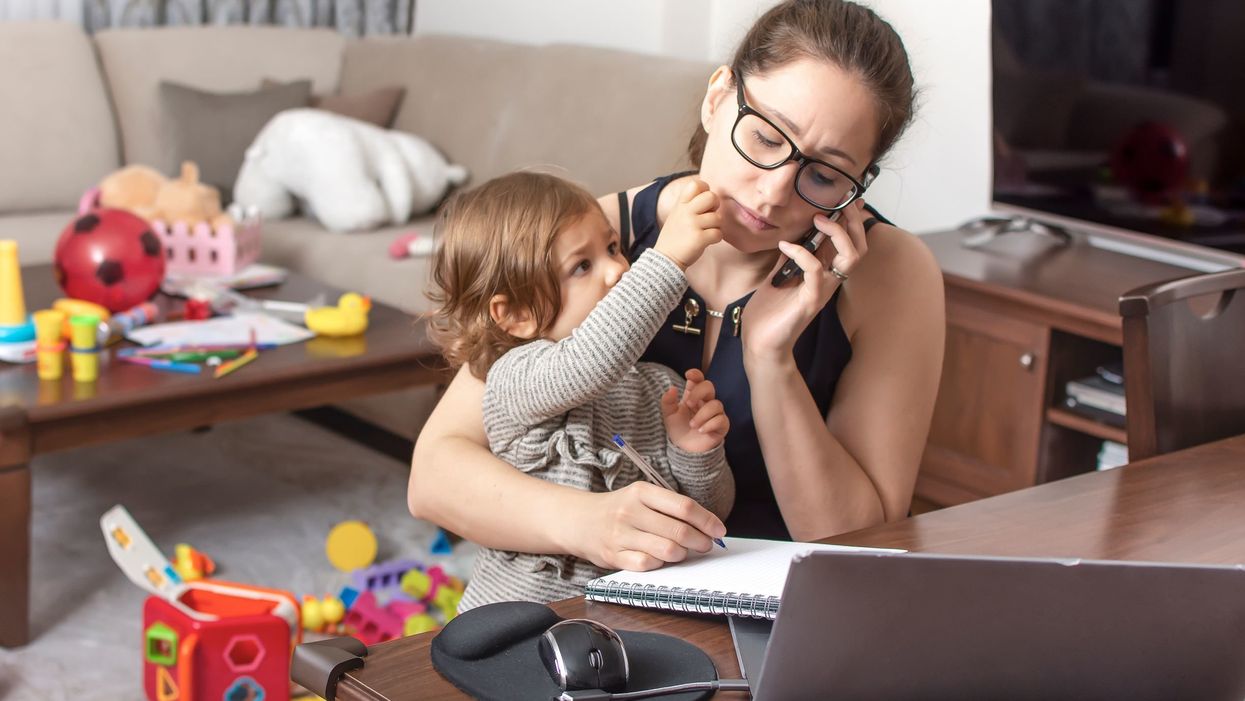 24 funny tweets from parents trying to work at home with kids, bless 'em