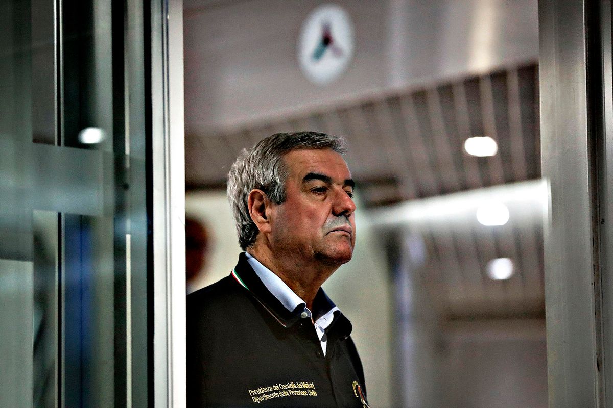 A casa fino al 16 maggio. O forse no. Borrelli ci prende per i fondelli