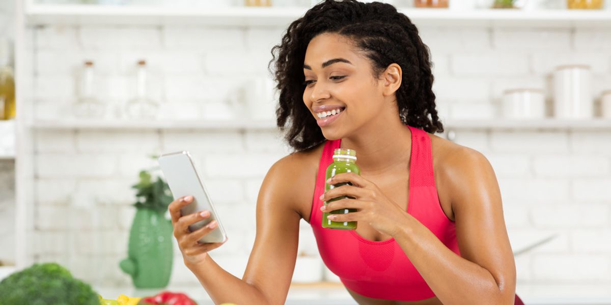 black-woman-juice-juicing