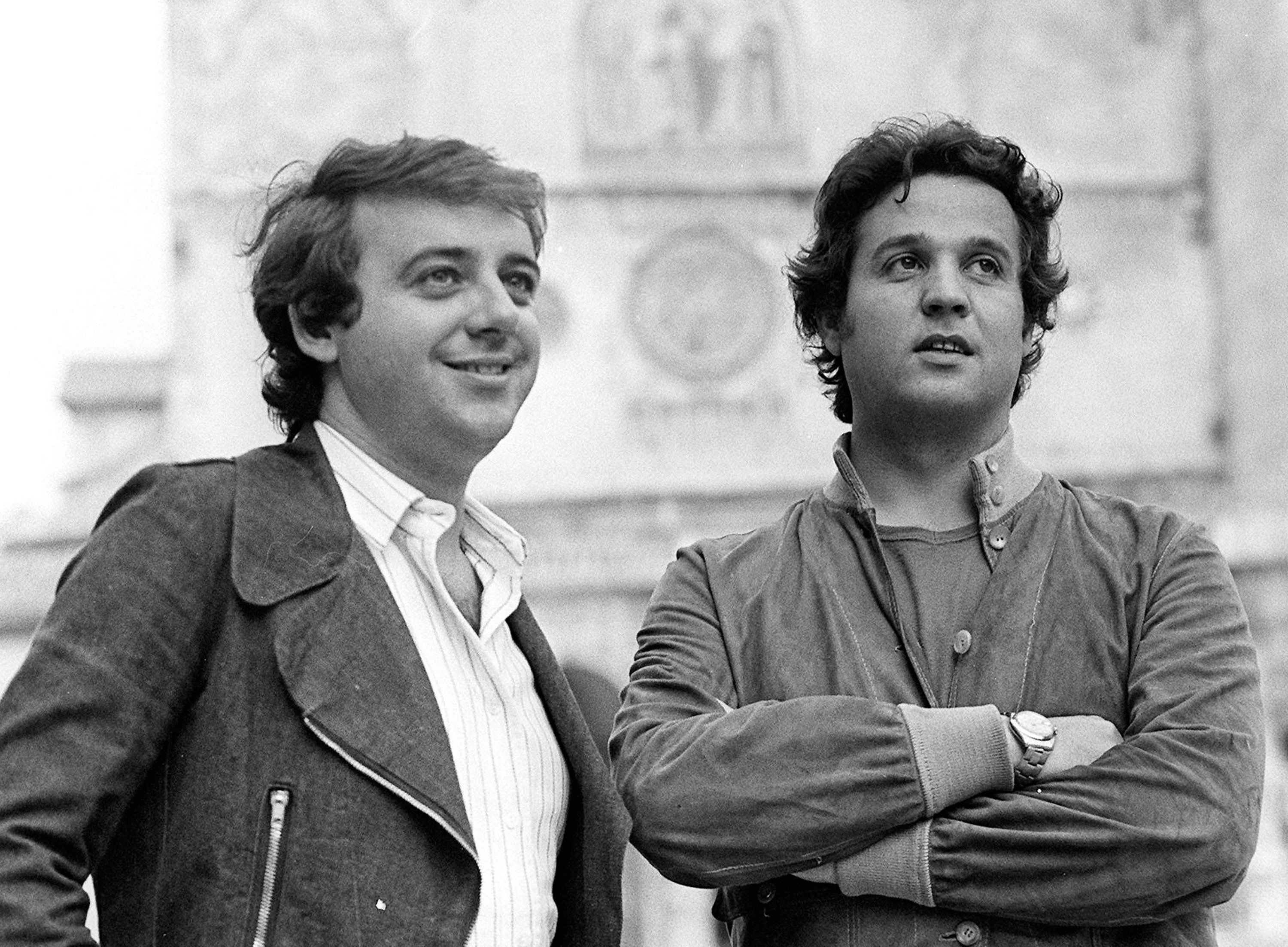 Nelle notti di Milano i comici artisti sapevano far ridere pure senza politica