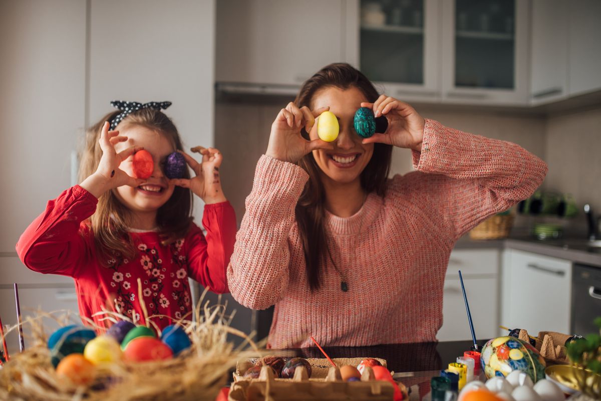 Buona Pasqua. Quest’anno si deve festeggiare al chiuso e senza esagerare