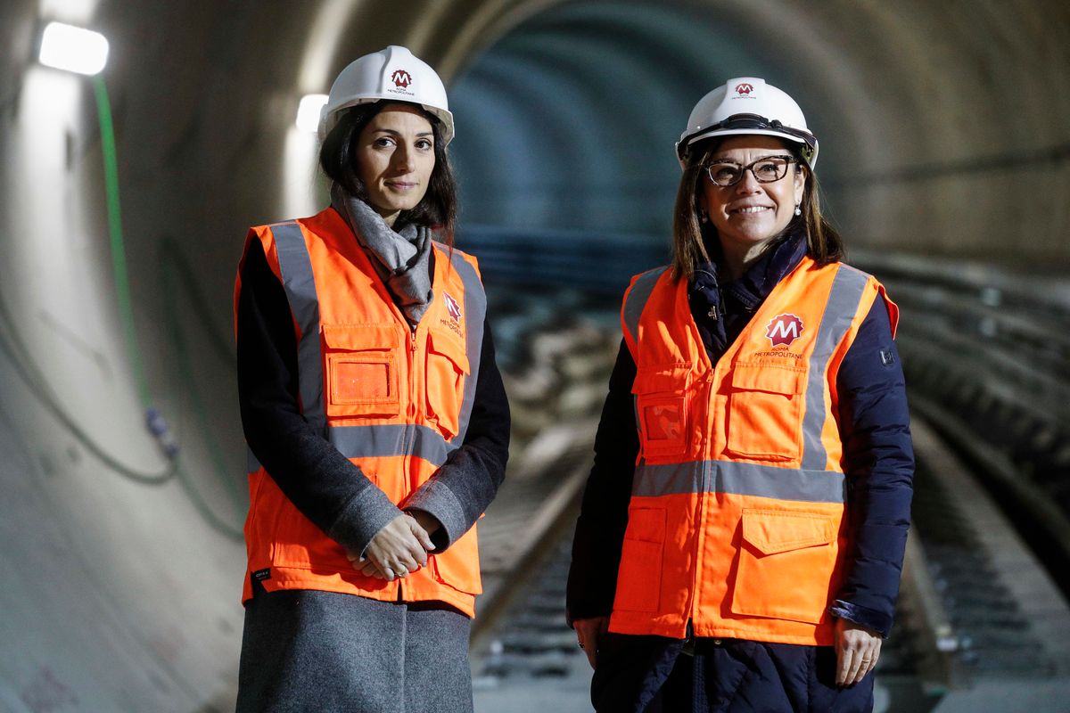 La Raggi ringrazia gli operai della Metro C ma per colpa sua rischiano di non essere pagati