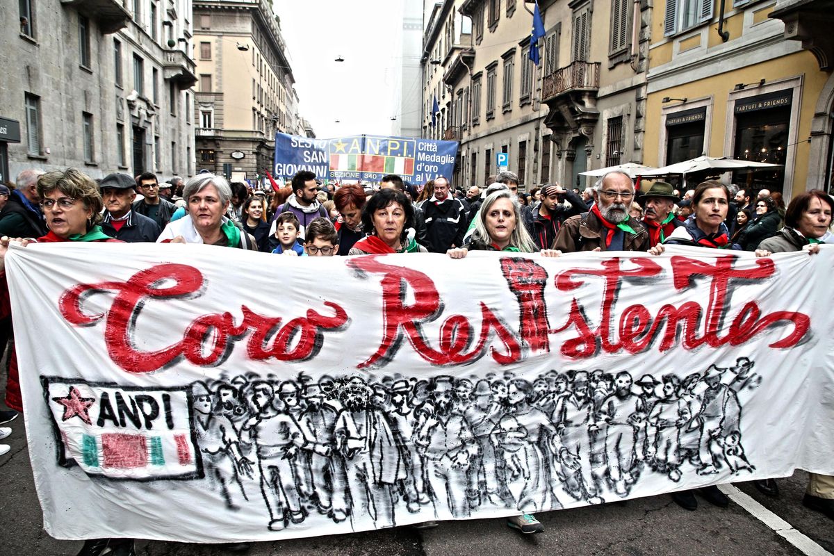 25 aprile da ridere, questa volta arrivano le brigate Covid-19