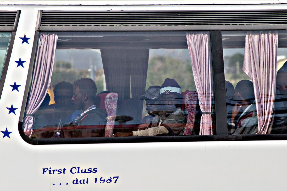 Stop agli sbarchi nei porti italiani. Le Ong protestano: governo vigliacco