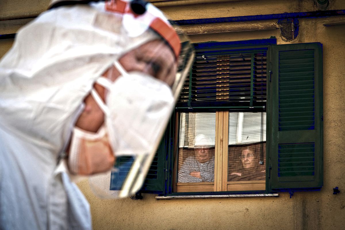 Le Rsa sono un incubo in tutta Italia, sotto tiro c'è solo la Lombardia