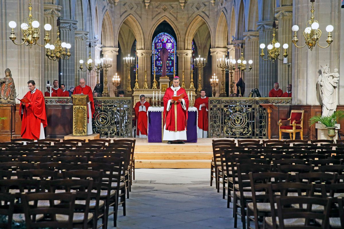 Andare a messa a Pasqua è da fascisti predica don Michele, il pretino laico